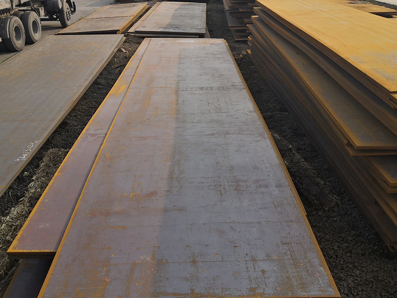 今日唐山Q390CZ15高強(qiáng)鋼板鋼市弱勢(shì)下行，成交一般偏弱